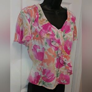 Bellessa short sleeved floral top.